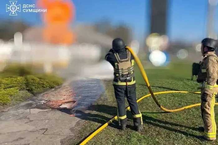 У Сумах удар РФ припав по АЗС, є постраждалий