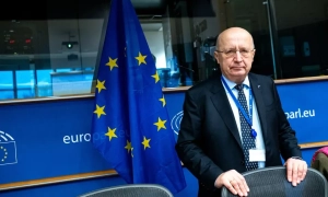 Latvia's defense minister cuts short his visit to Ukraine due to a Russian drone