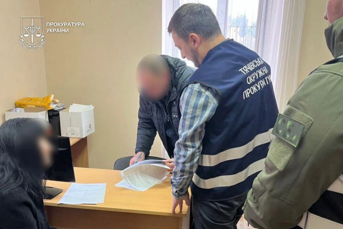 Фіктивне працевлаштування для броні, викрили схеми у двох регіонах