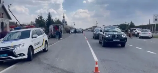 На Прикарпатті авто зіткнулося з маршруткою, є загиблий і постраждалі