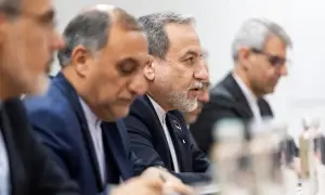 Президент Киргизстану прийняв відставку уряду і запровадив надзвичайний стан