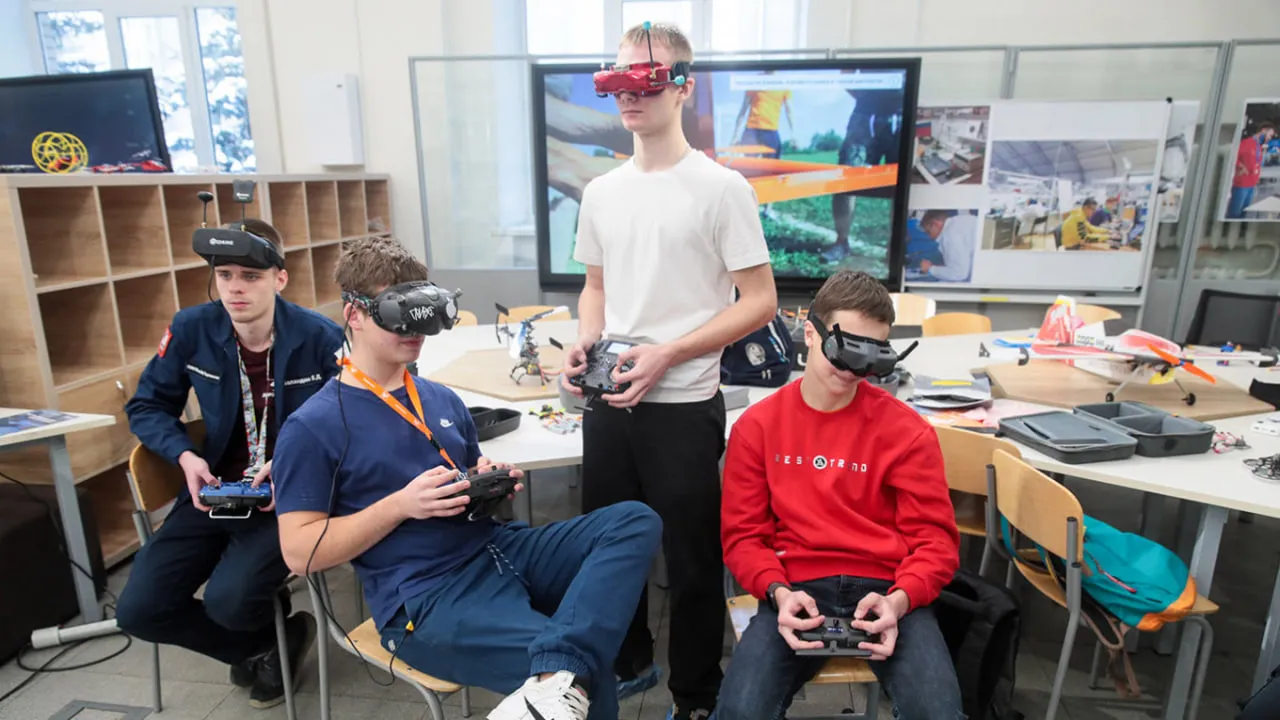 Студентам у РФ погрожують відправкою на фронт через відмову вчитися на операторів БПЛА