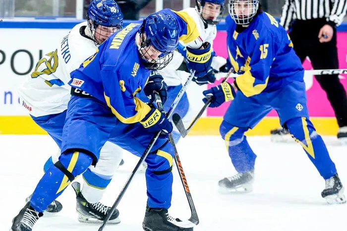 Юнацька збірна України з хокею програла Казахстану після переваги 3:0