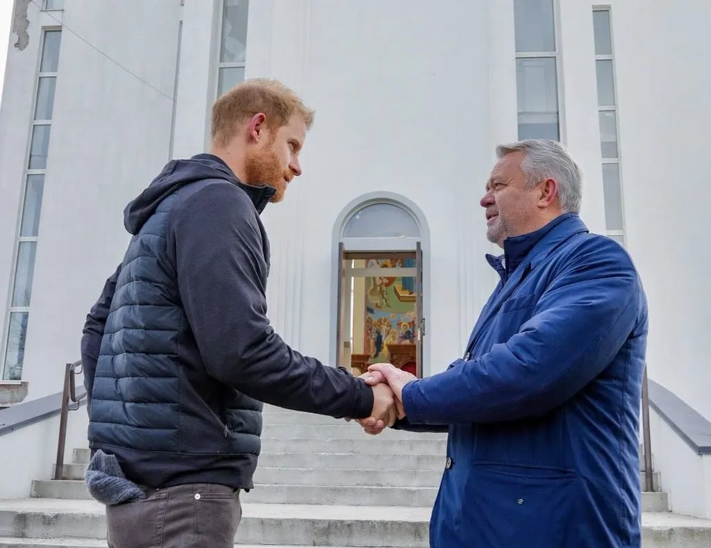 Принц Гаррі відвідав Бучу та зустрівся з місцевою владою