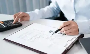 У Миколаєві хлопець загинув, стрибнувши з даху будівлі ОДА