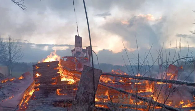 РФ атакувала дронами Чернігівщину, горіли ангари та будинки