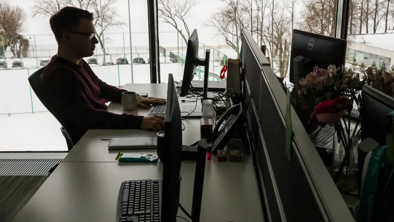 У Росії повідомили про хвилю скорочень у кількох галузях