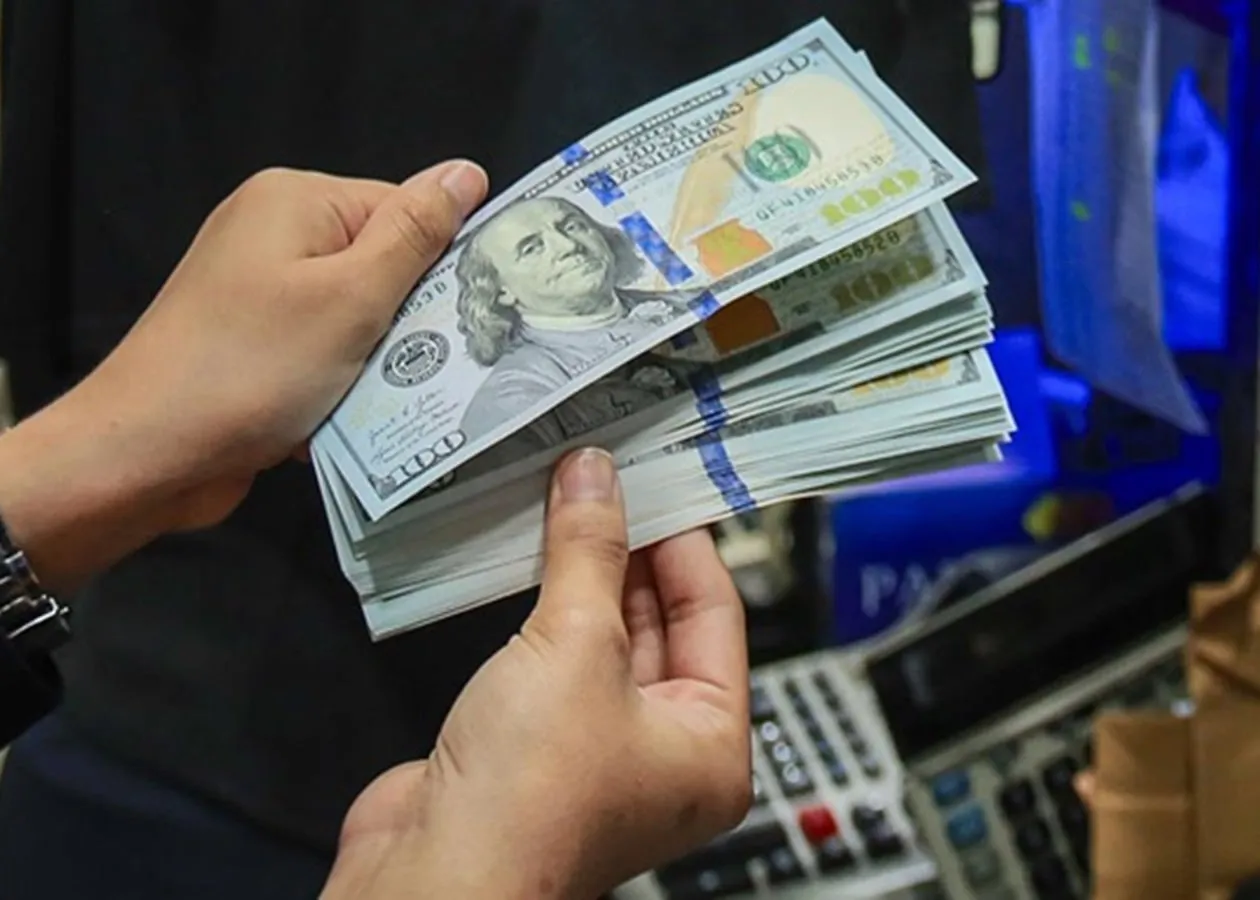 Долар і євро знизилися, Нацбанк оновив курс гривні на 1 травня