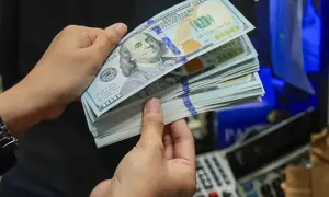 В оккупированном Мариуполе россияне снесли исторический дом с часами