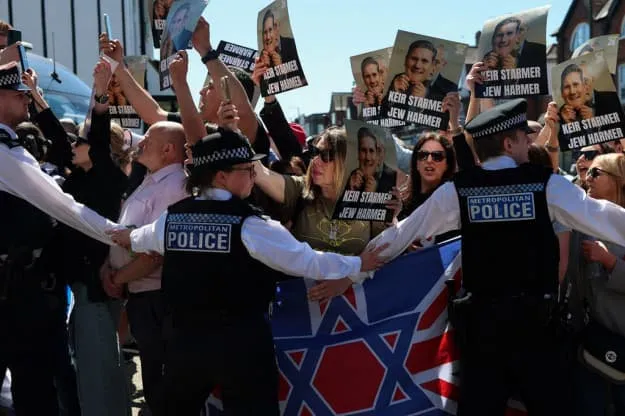 Стармера освистали під час візиту до району єврейської громади в Лондоні