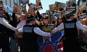 Франція збирає Раду оборони через Іран