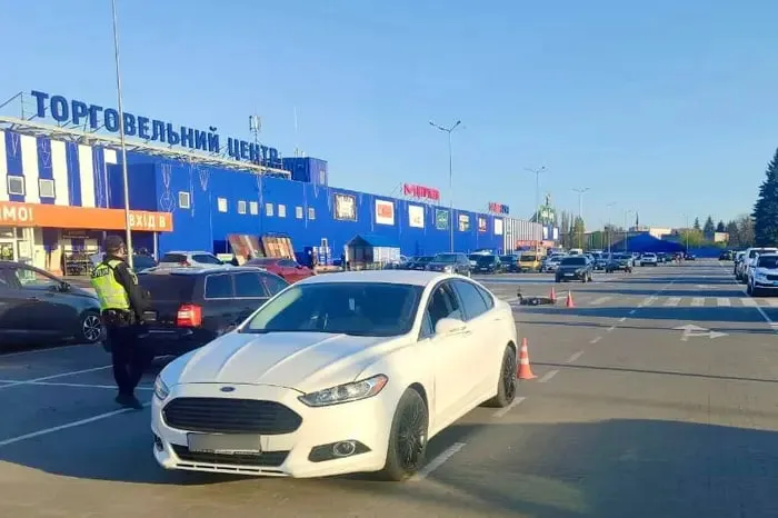 У Вінниці авто збило дитину на самокаті, хлопчика доправили до лікарні