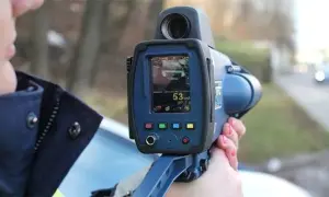 Відео: у київського мосту Патона знов стався неприємний інцидент