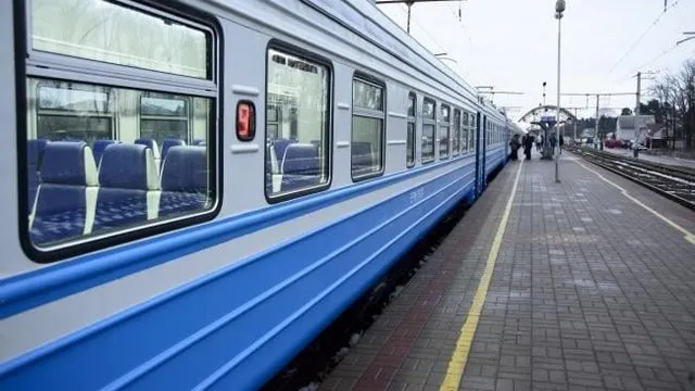 «Укрзализныця» запускает продажу пригородных билетов через приложение по всей Украине