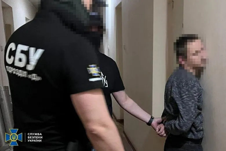 The SBU detained a city hall official on bribery charges related to Starlink services