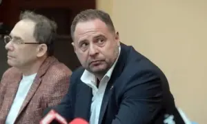В Николаеве дрон РФ застрял на дереве и не взорвался