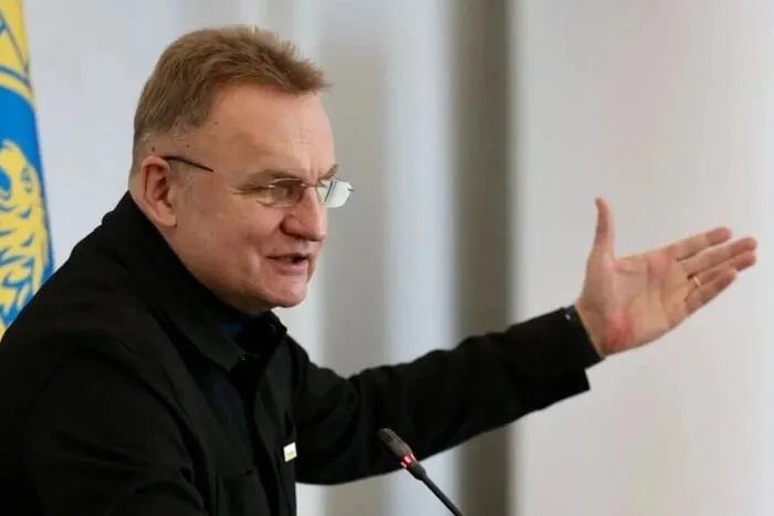 Садовый прокомментировал инцидент с обливанием в центре Львова