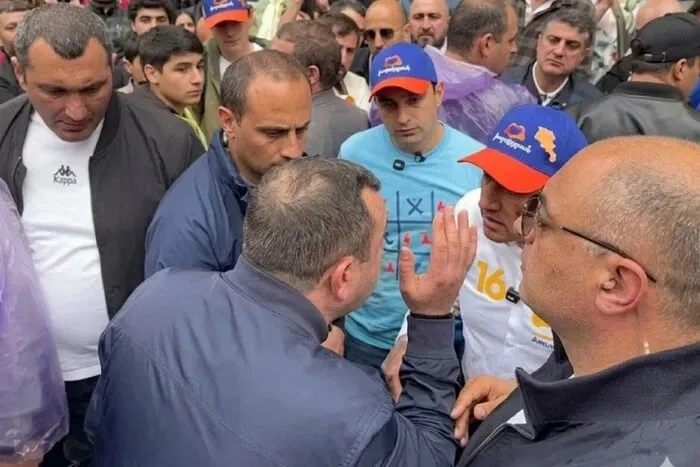 В Армении задержали оппозиционера после конфликта с Пашиняном (видео)