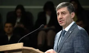 Іноземців в Україні можуть зобов’язати складати платний іспит з української мови