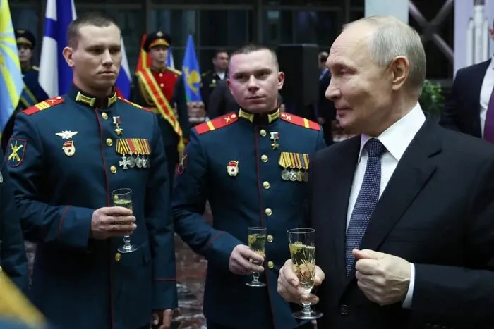 Путин подписал закон о профилактических беседах с уклонистами в РФ