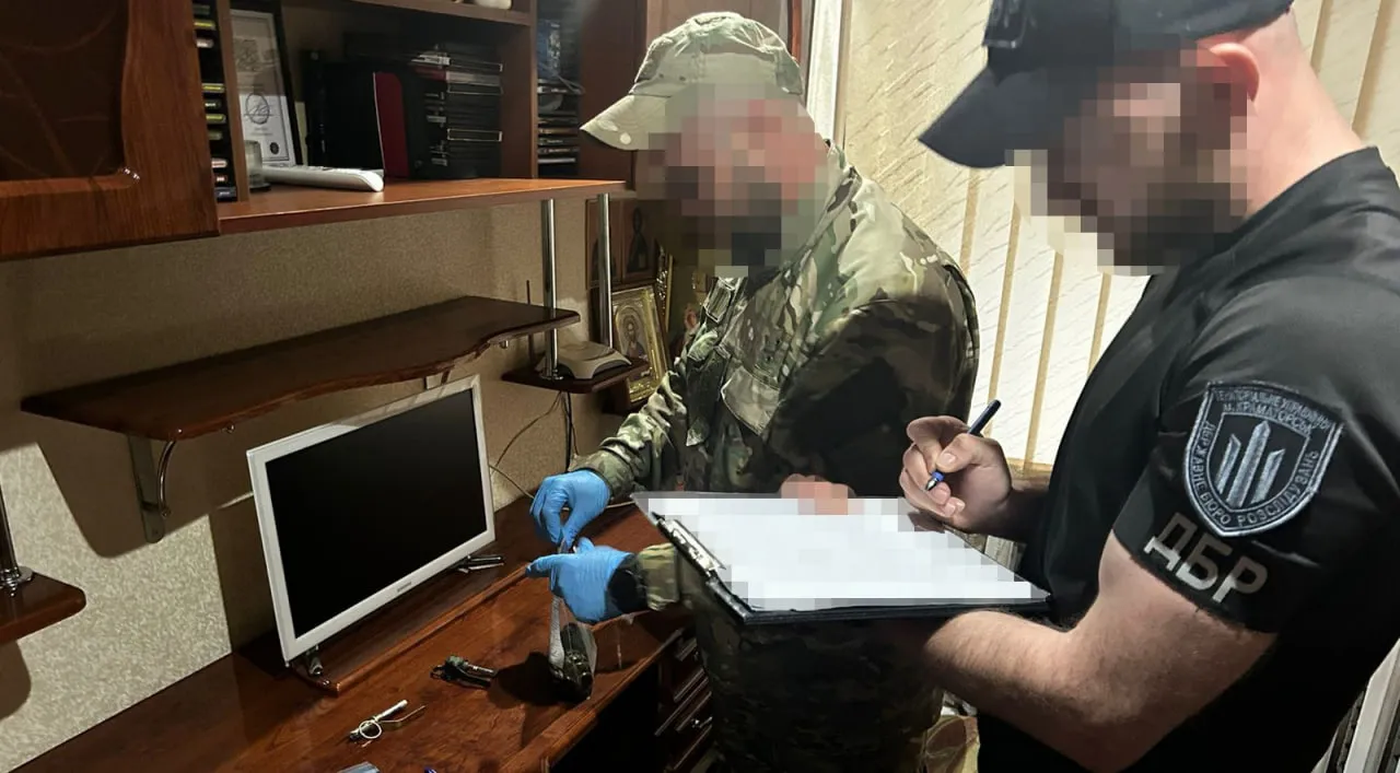 В Донецкой области правоохранителя уличили в продаже гранатометов и боеприпасов