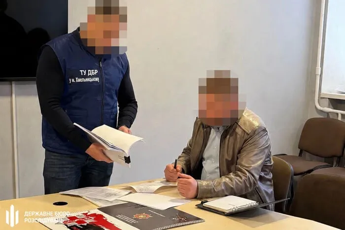 Екскомандира частини на Хмельниччині підозрюють у схемі ухилення від служби