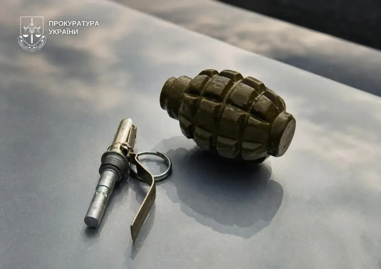 In Kyiv, a suspect brandished a grenade during a search (video)