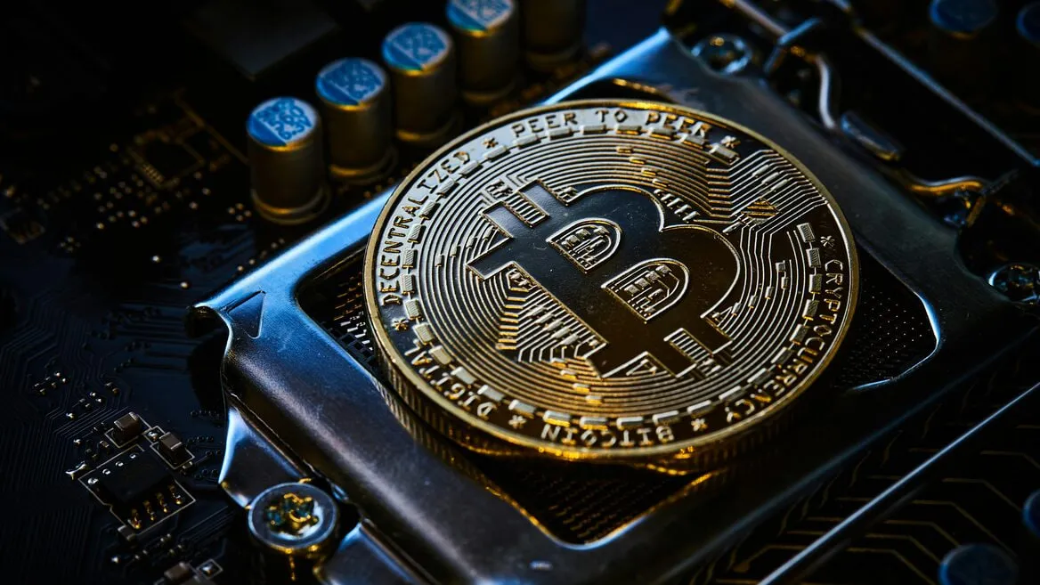 Биткоин опустился до 61 000 долларов: что происходит на рынке