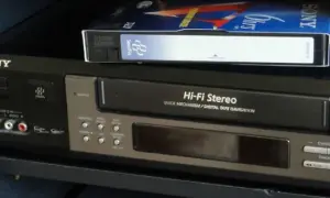 Отъезд 100 тысяч украинцев вызвал кризис в Польше - Financial Times