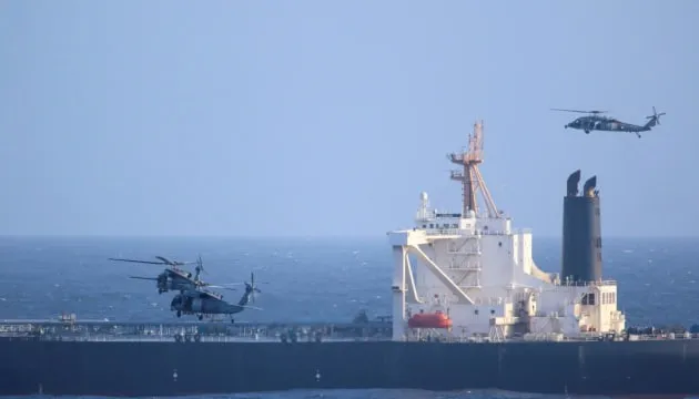 Американские военные перехватили судно, в отношении которого введены санкции, в Индийском океане