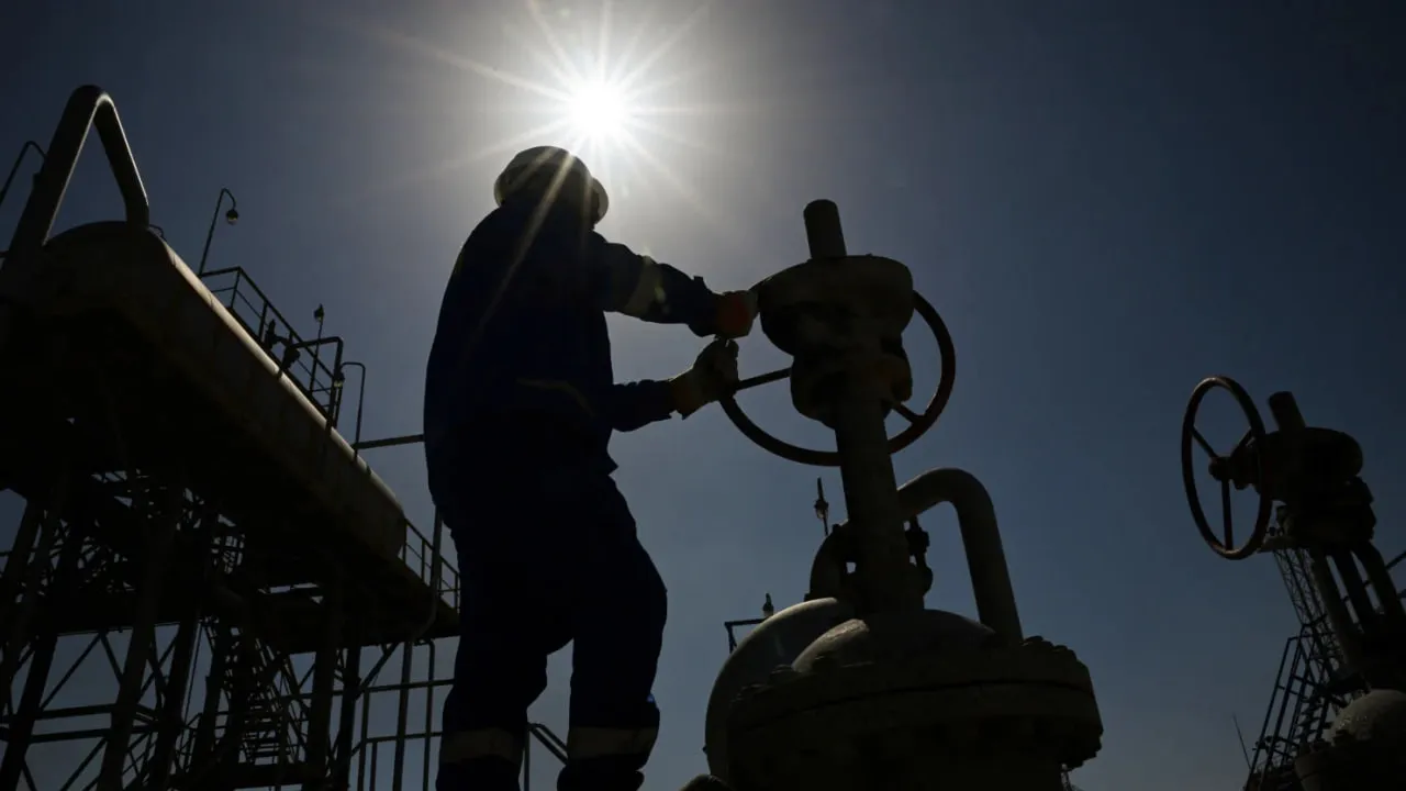 Iraq and the UAE are building oil pipelines that bypass the Strait of Hormuz