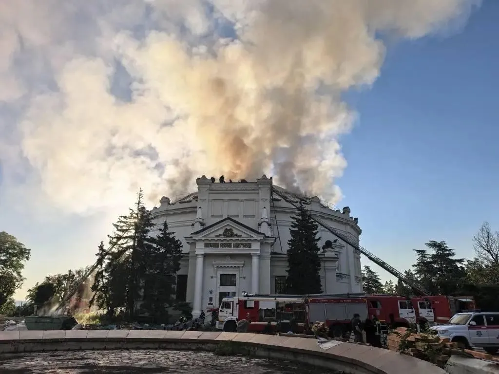 Photo/Video: Museum burned to the ground following a drone attack in Sevastopol