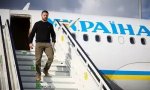 Эйфелевую башню подсветили цветами украинского флага в День взятия Бастилии