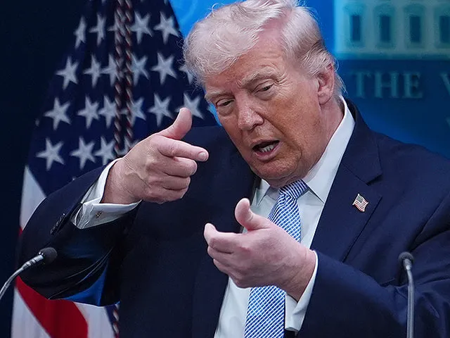 Трамп заявил о возможных ударах США по Ирану и планах в отношении острова Харг