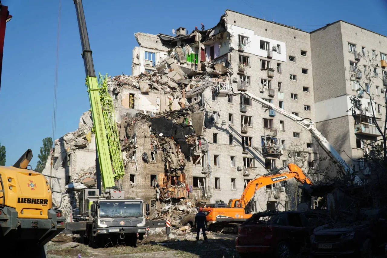 Missile strike on Kyiv; up to 9 people may be trapped under the rubble of a high-rise building