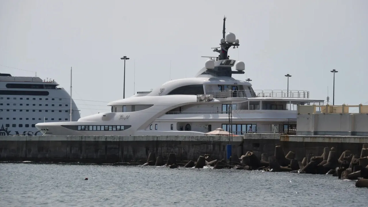 Putin's yacht, equipped with anti-drone protection, was spotted en route to the Arctic
