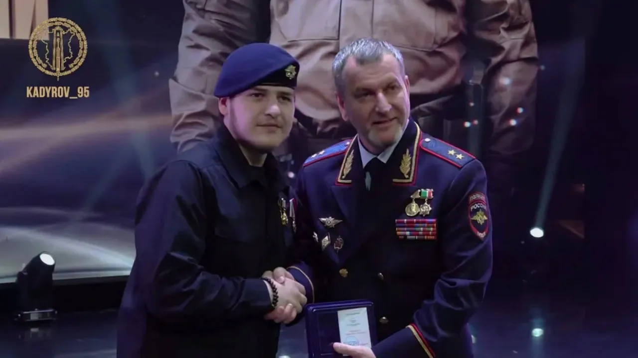 Сына Кадырова наградили медалью после смертельного ДТП и скандалов на дороге