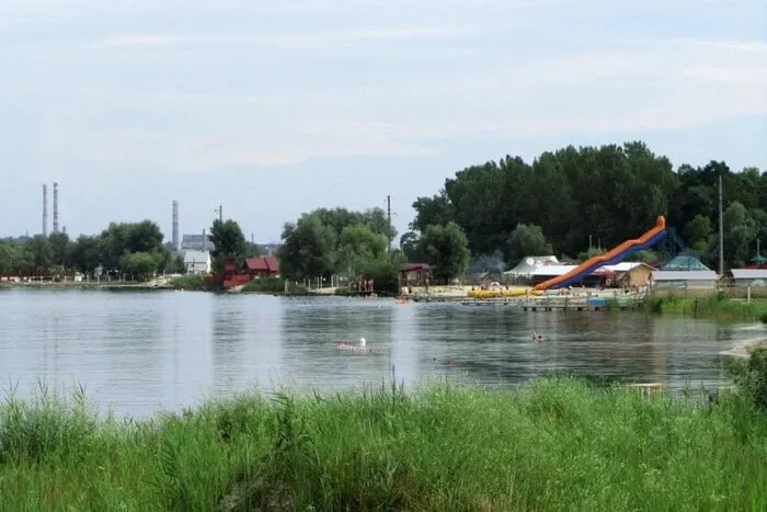 Після відпочинку на озері під Львовом до лікарні потрапили майже 30 дітей
