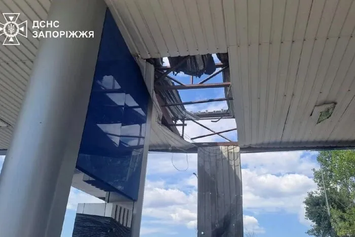 Российский дрон атаковал АЗС в Запорожье: двое погибших, среди раненых ребенок