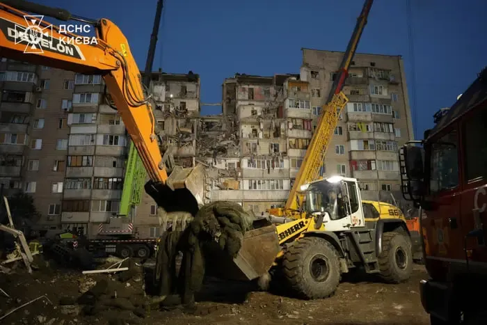 В Дарницком районе Киева завершили поисково-спасательные работы после российской атаки