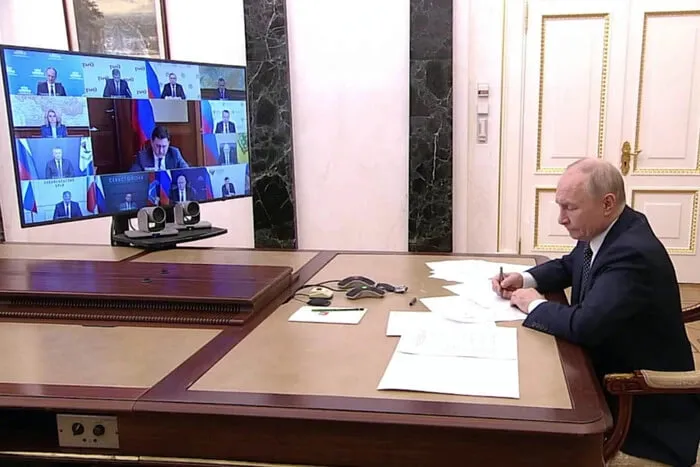 Video: Putin Calls an Emergency Meeting Over Fuel Shortages in Russia