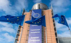 Через масштабну пожежа в лісі Фонтенбло під Парижем евакуйовано людей та перекрито магістраль