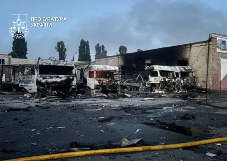 Нічна атака РФ на Київ забрала життя чоловіка, його 16-річний син втратив руку