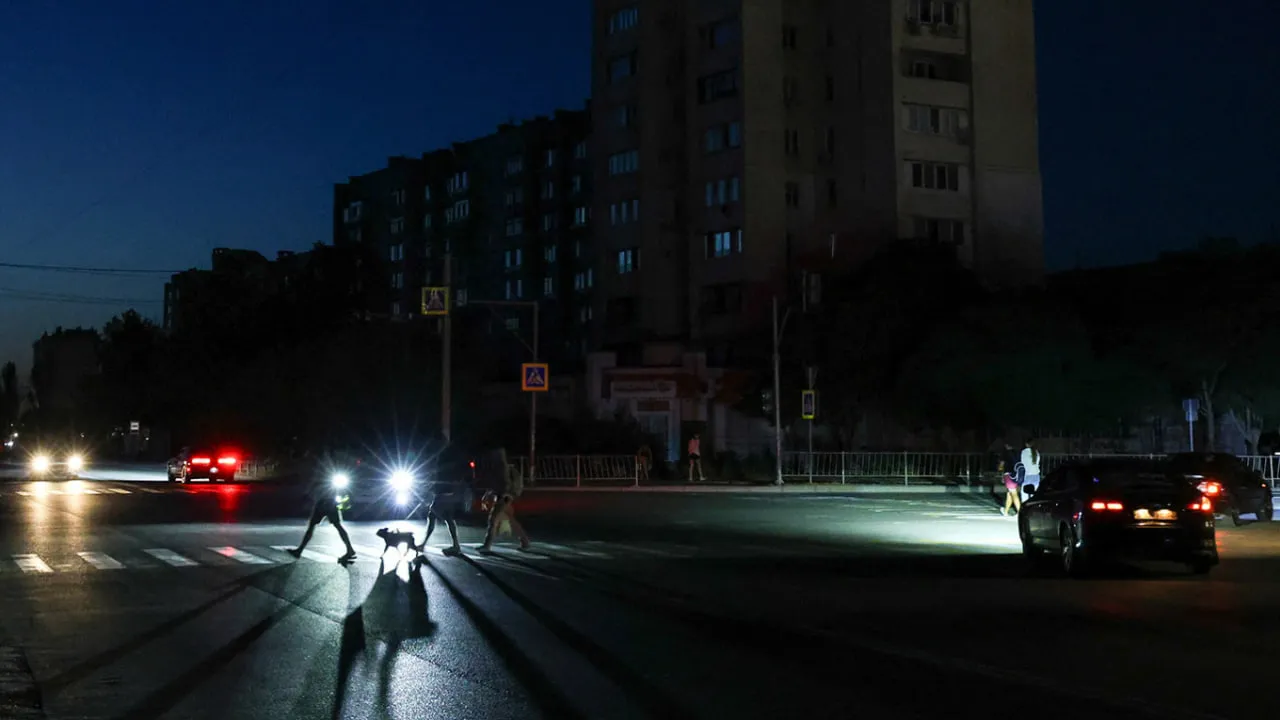 Crimean residents are being forced to register for military service in order to receive compensation for power outages