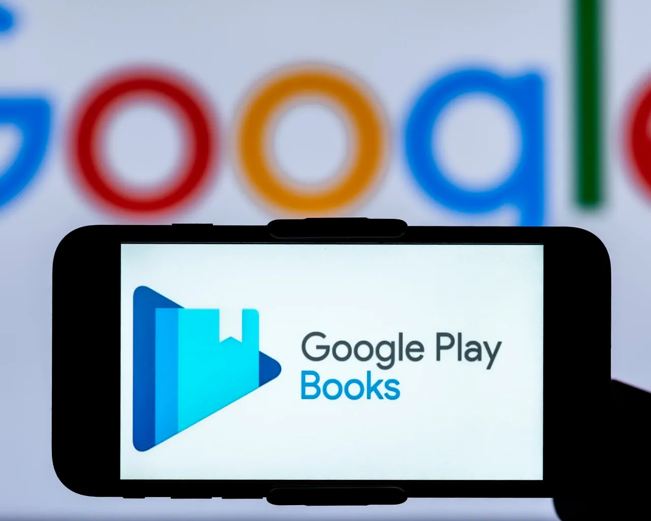 Видавництва та письменник подали до суду на Google через ШІ Gemini