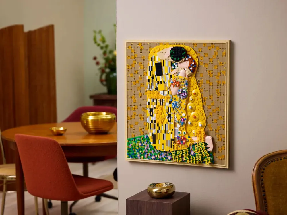 LEGO has turned Klimt's masterpiece into a 4,000-piece building set