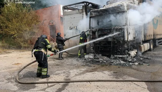 В Харькове россияне во второй раз за день атаковали АЗС, пострадала женщина