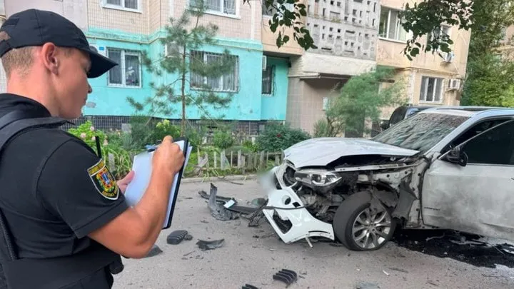 В Одессе взорвалась машина, водитель получил ранения