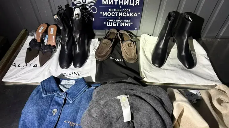 На границе изъяли брендовую одежду и обувь из Италии на сумму 2 млн гривен