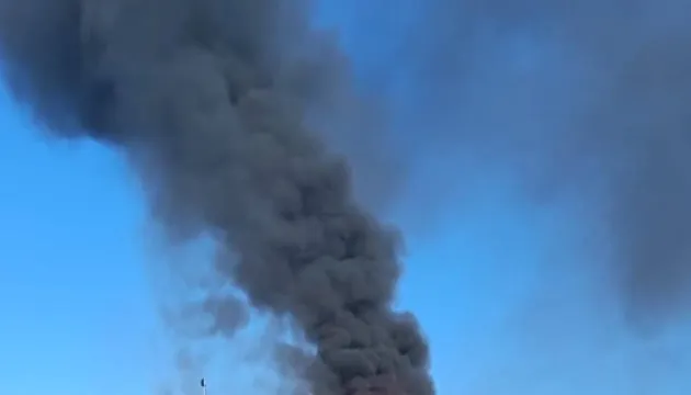 Росія атакувала Павлоград, після удару спалахнула пожежа